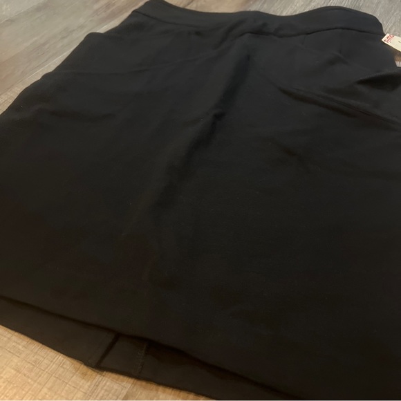 NWT BCBG Maxazria Black Pencil Skirt Rayon Nylon Spandex Blend Pockets Sz 10 New - Picture 2 of 7